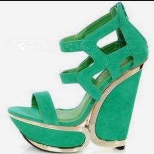 NWT Privileged Green and Gold Wedges